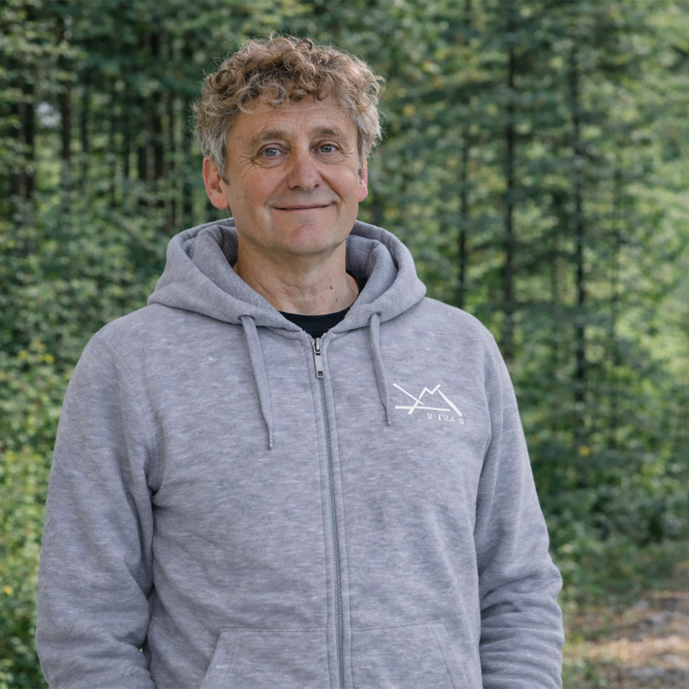kiwa-sweat-zippe-gris-homme-foret-outdoor.jpg