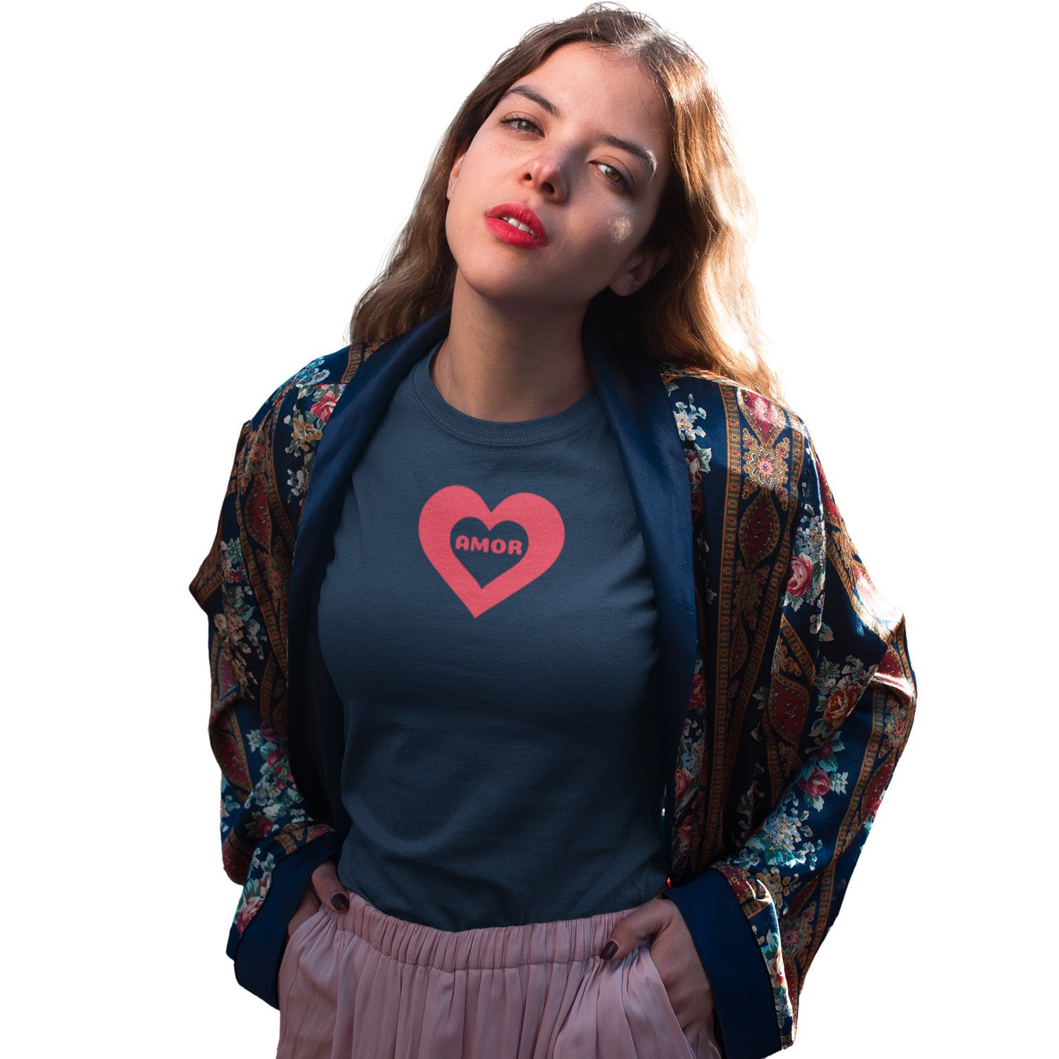 T-shirt femme bleu avec cœur rose Amor, style lifestyle surf inspiré Hossegor Biarritz Sud-Ouest.